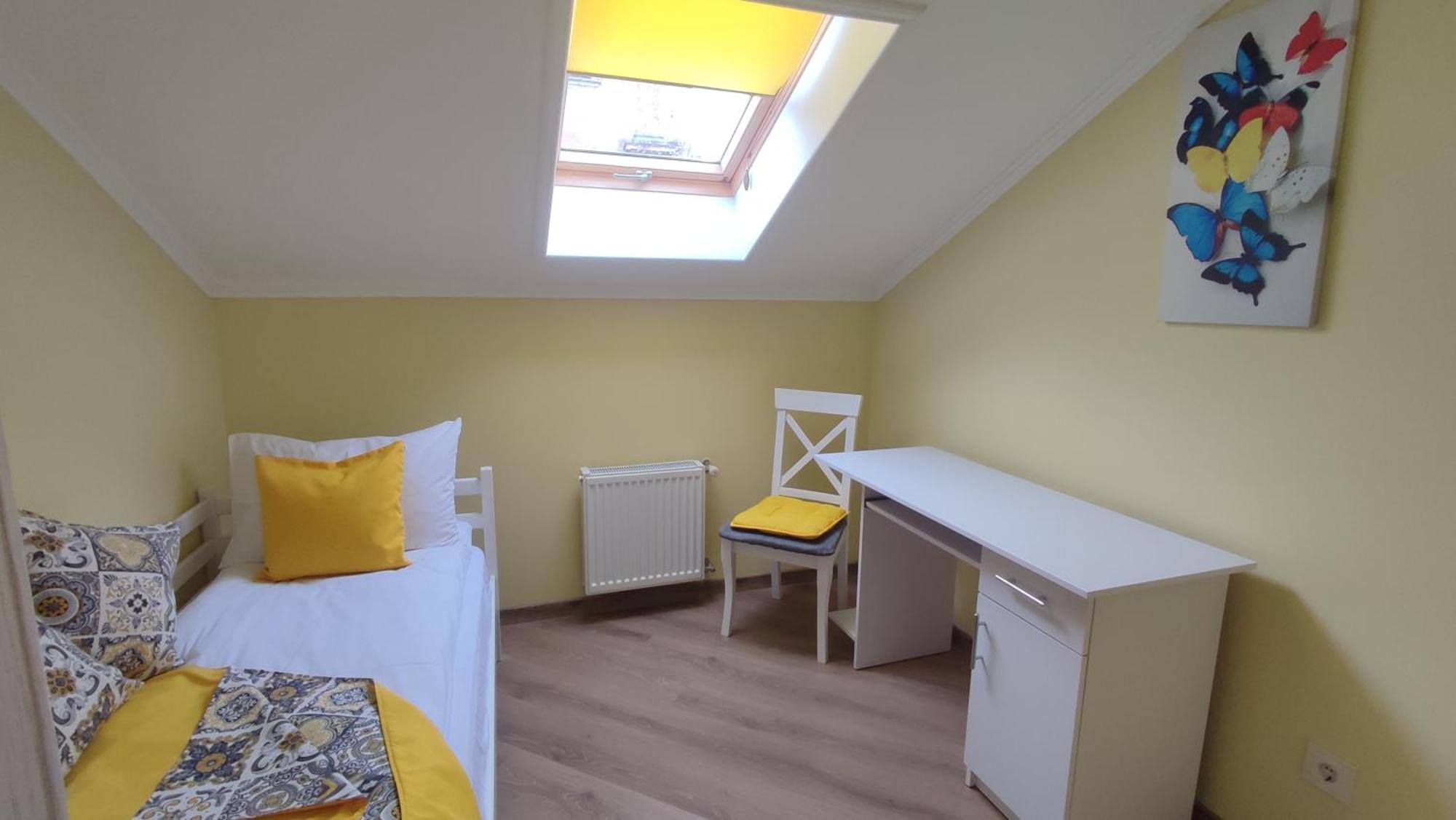 Apartamento Сонячна Мансарда Kamianets-Podilskyi Exterior foto