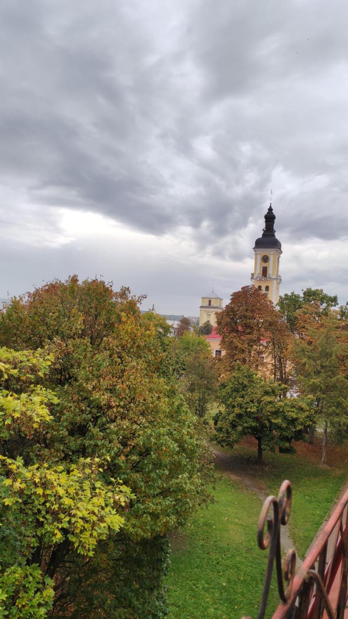 Apartamento Сонячна Мансарда Kamianets-Podilskyi Exterior foto
